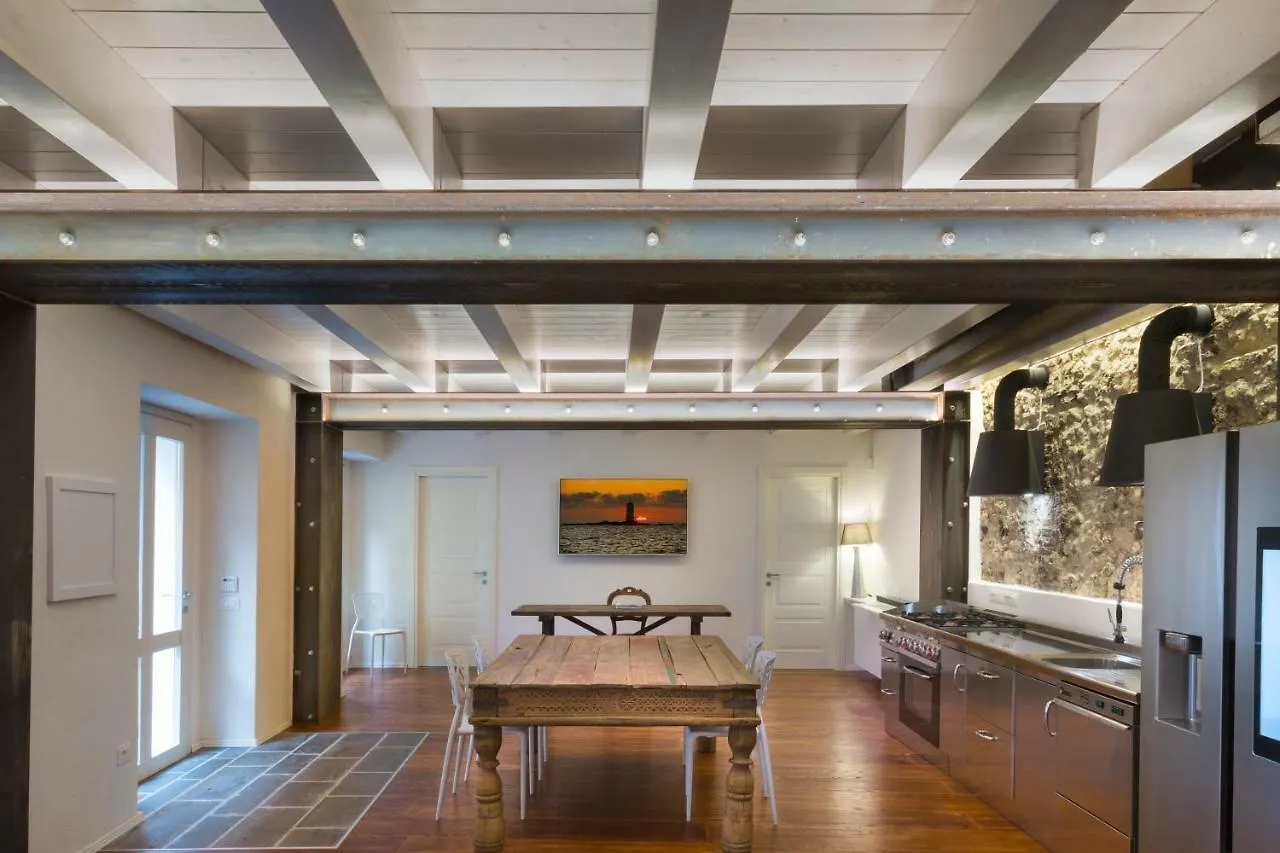 Cagliari Marina Harbour Guest House & Lounge